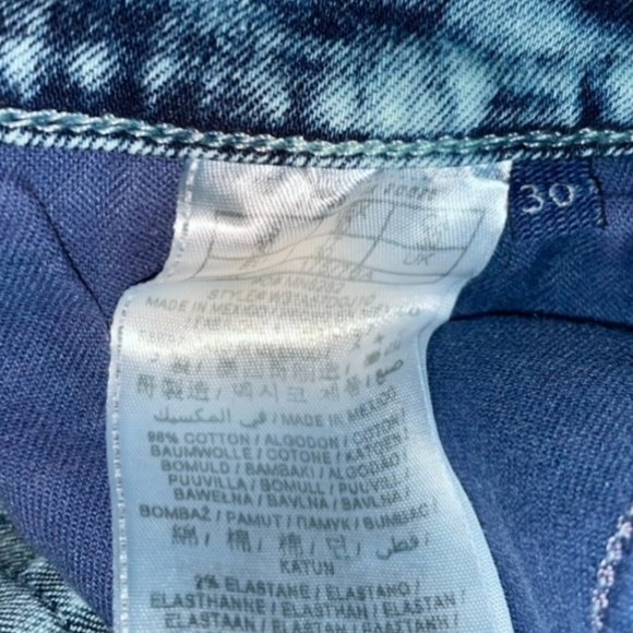 Guess blue tie-dye short jean shorts size 30 - Picture 4 of 4